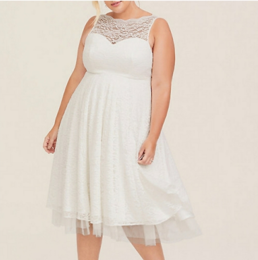 Ivory lace wedding dress